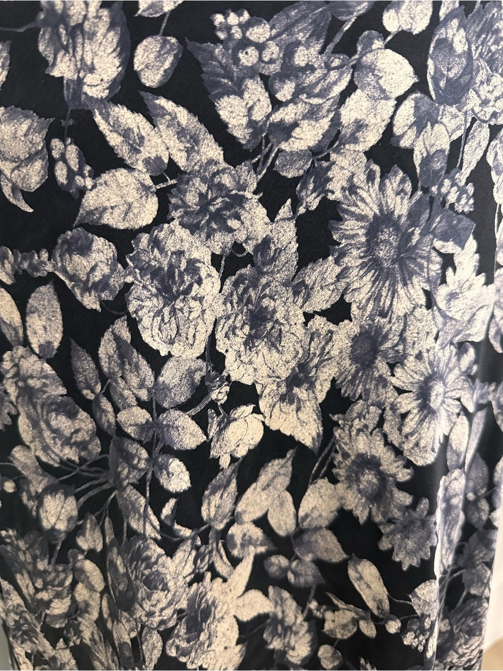 Cinq a Sept Photo Real Adis' Floral Print Silk Skirt Slate Gray SZ 10 Luxury EUC - Picture 5 of 9
